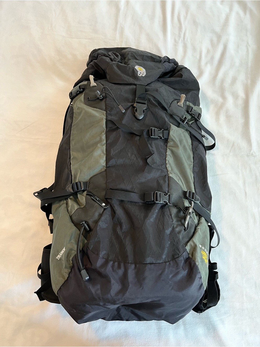 Mountain HardWear Trance Men’s Black
Olive Hiking Backpack 32” Lgth 55 liter EUC